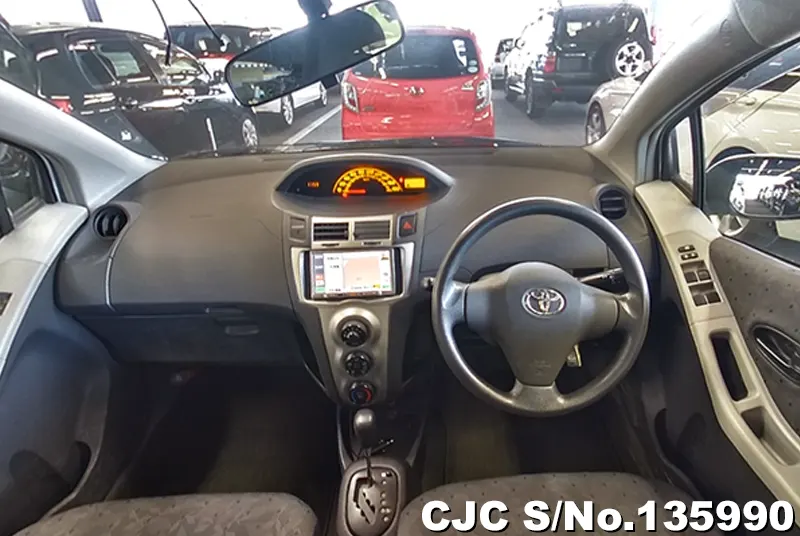 2009 Toyota / Vitz Stock No. 135990