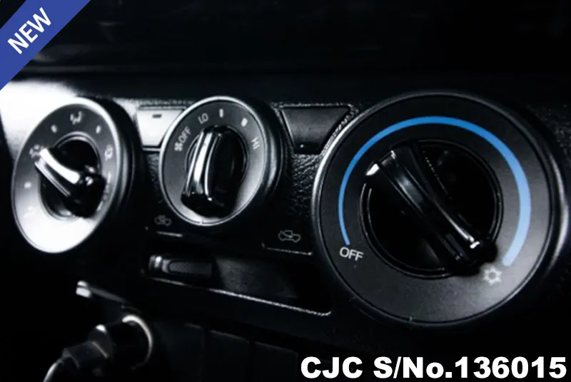 2020 Toyota / Hilux / Revo Stock No. 136015