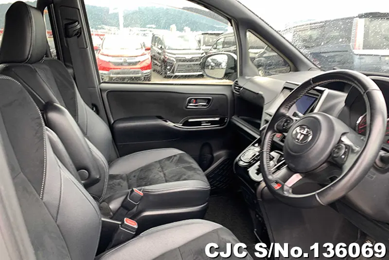 2020 Toyota / Voxy Stock No. 136069