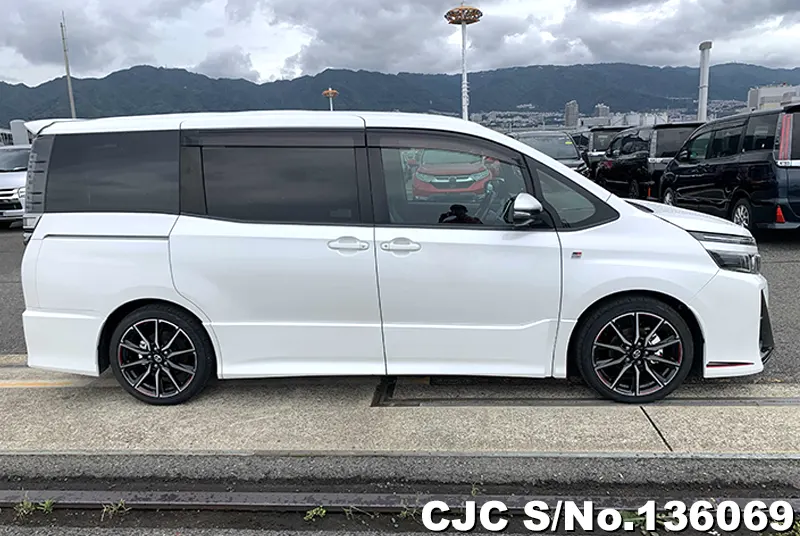2020 Toyota / Voxy Stock No. 136069