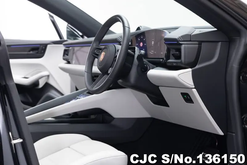 2026 Porsche / Macan Stock No. 136150
