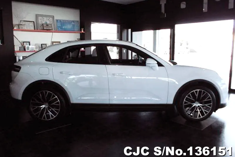 2026 Porsche / Macan Stock No. 136151