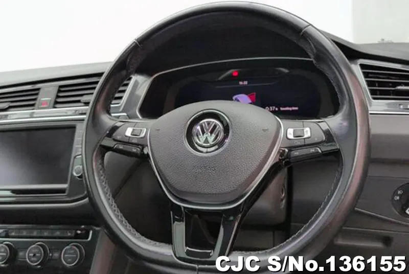 2017 Volkswagen / Tiguan Stock No. 136155