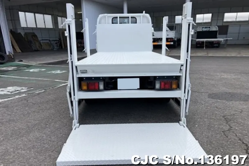 2010 Isuzu / Elf Stock No. 136197