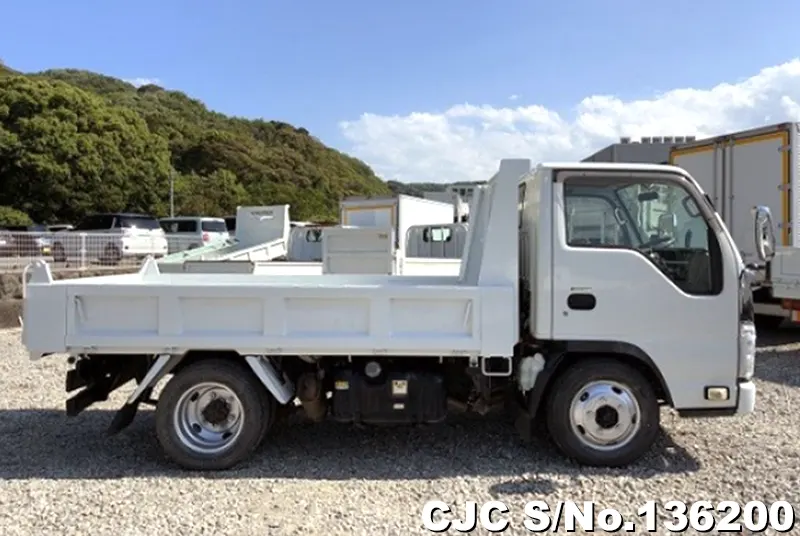 2010 Isuzu / Elf Stock No. 136200