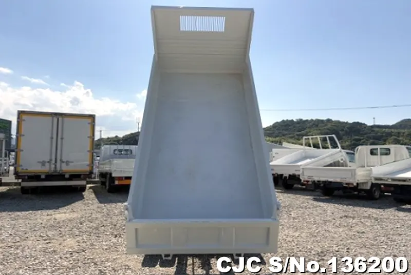 2010 Isuzu / Elf Stock No. 136200