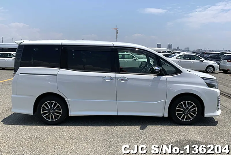 2016 Toyota / Voxy Stock No. 136204