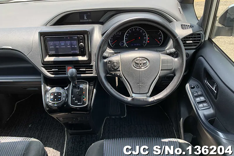 2016 Toyota / Voxy Stock No. 136204