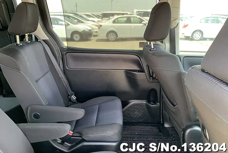 2016 Toyota / Voxy Stock No. 136204