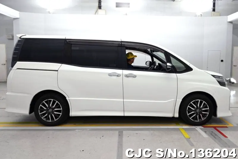 2016 Toyota / Voxy Stock No. 136204