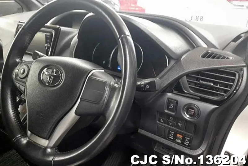 2016 Toyota / Voxy Stock No. 136204