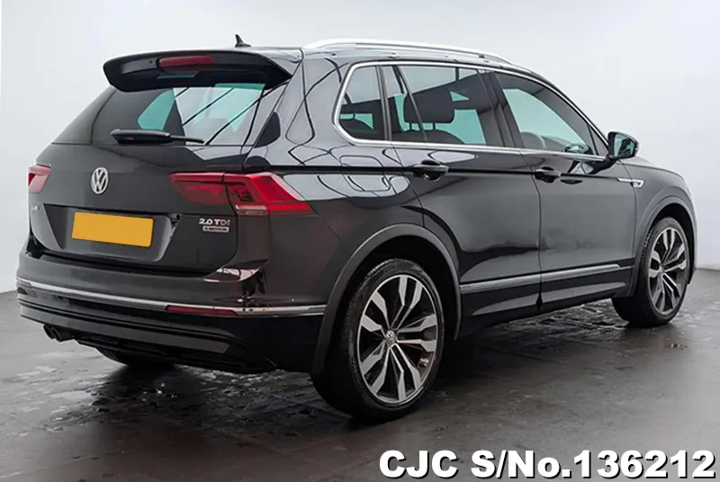 2017 Volkswagen / Tiguan Stock No. 136212