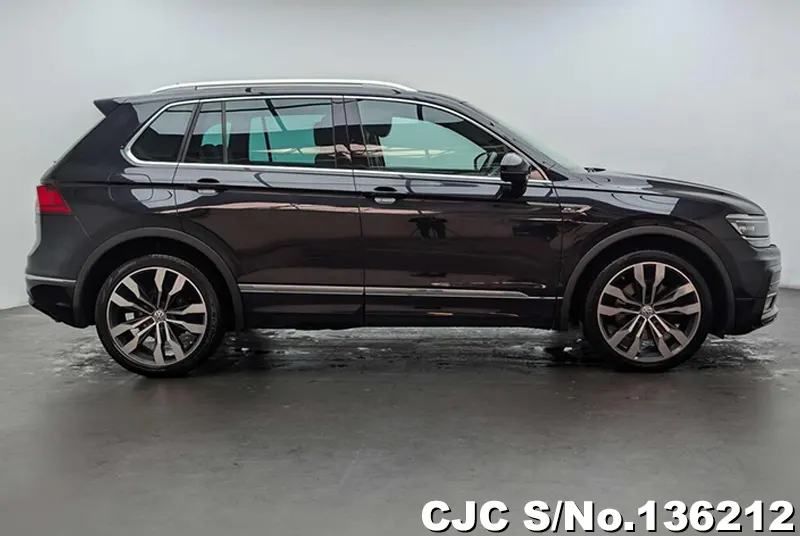 2017 Volkswagen / Tiguan Stock No. 136212