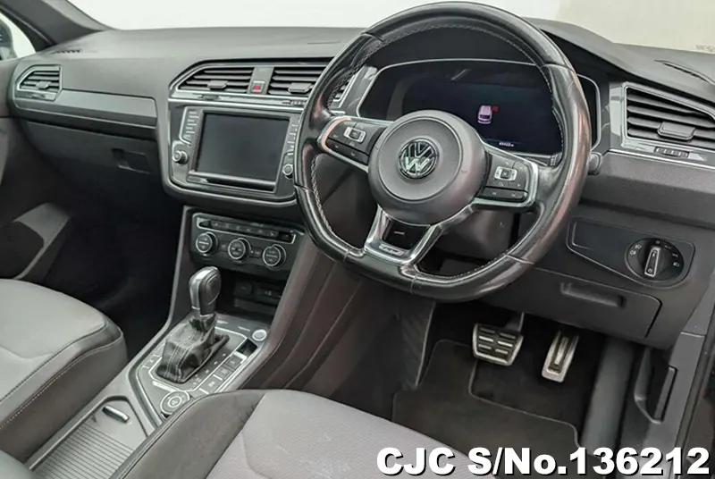2017 Volkswagen / Tiguan Stock No. 136212