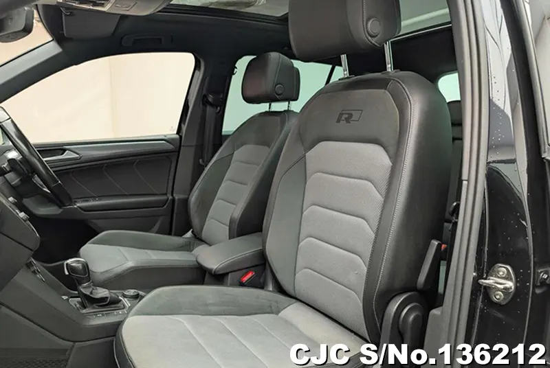 2017 Volkswagen / Tiguan Stock No. 136212