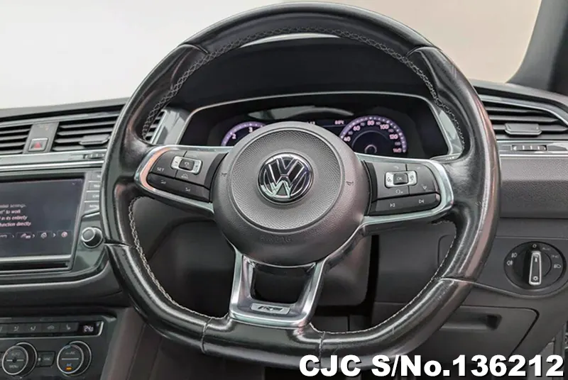 2017 Volkswagen / Tiguan Stock No. 136212