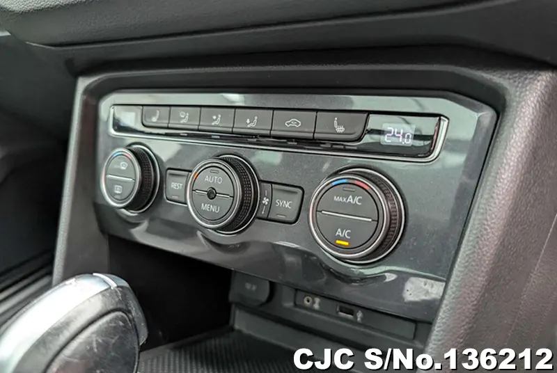 2017 Volkswagen / Tiguan Stock No. 136212
