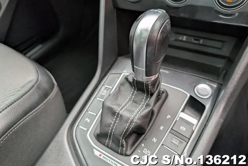 2017 Volkswagen / Tiguan Stock No. 136212
