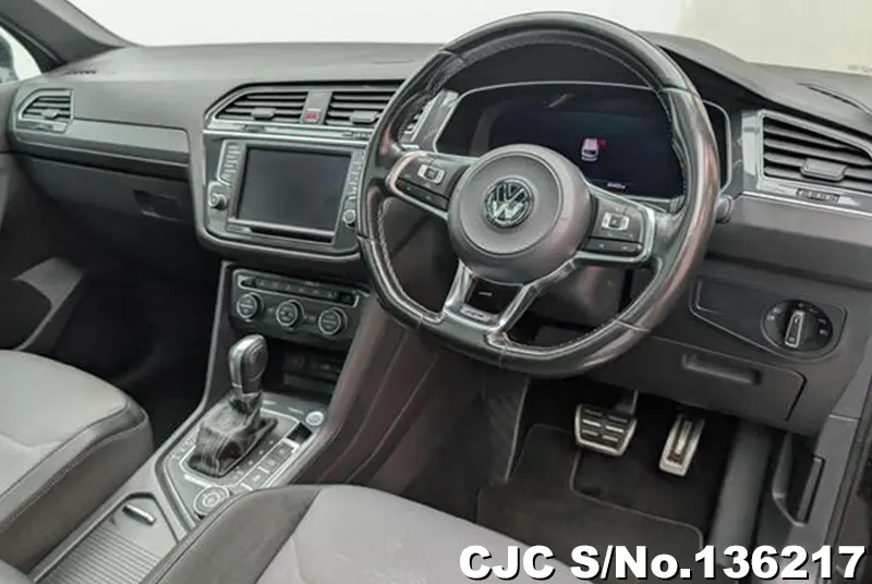 2017 Volkswagen / Tiguan Stock No. 136217