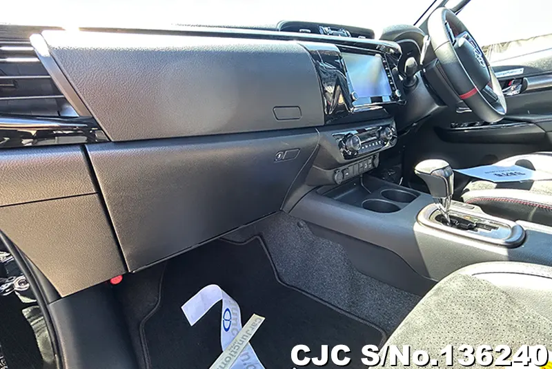 2024 Toyota / Hilux Stock No. 136240