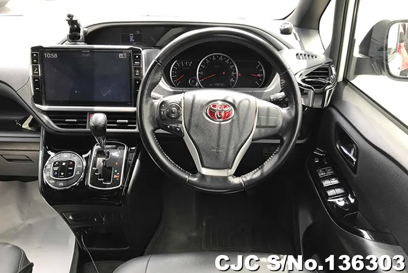 2017 Toyota / Voxy Stock No. 136303