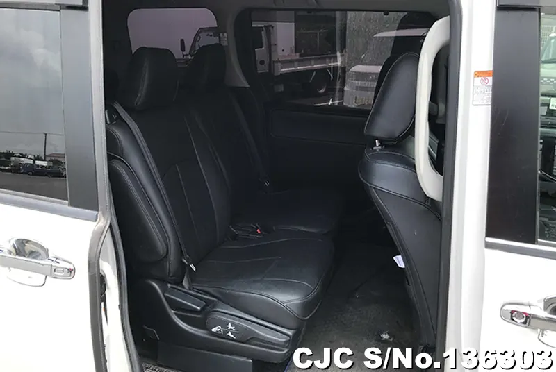 2017 Toyota / Voxy Stock No. 136303