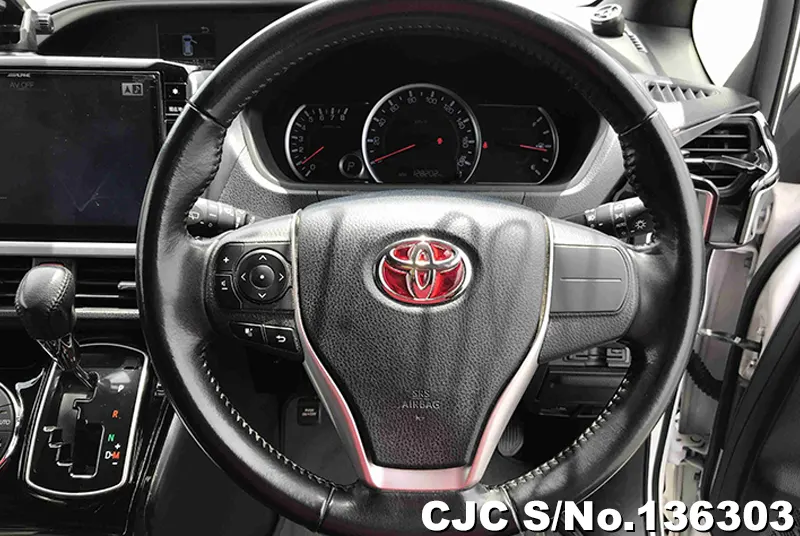 2017 Toyota / Voxy Stock No. 136303