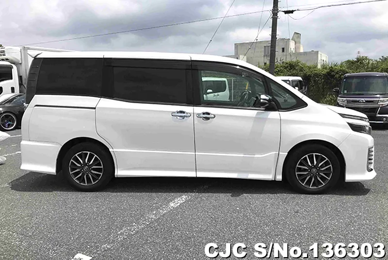 2017 Toyota / Voxy Stock No. 136303