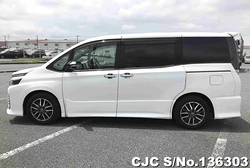 2017 Toyota / Voxy Stock No. 136303
