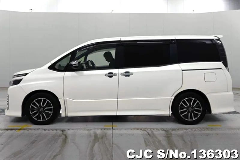 2017 Toyota / Voxy Stock No. 136303