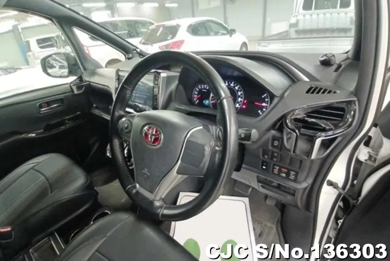 2017 Toyota / Voxy Stock No. 136303