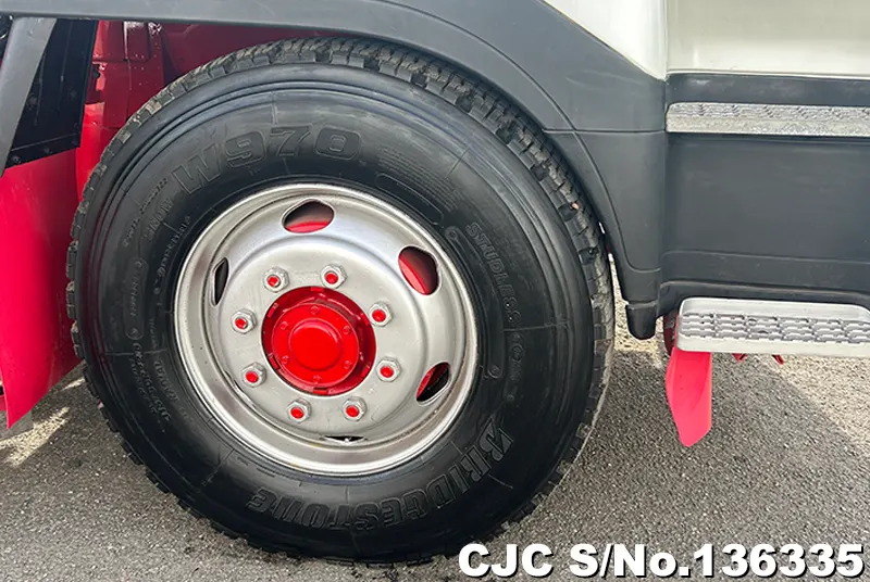 2004 Nissan / UD Stock No. 136335