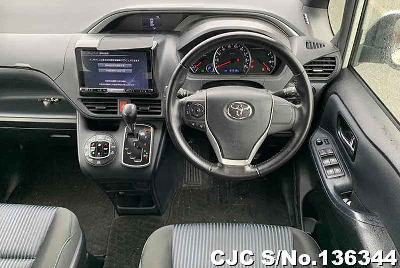 2016 Toyota / Voxy Stock No. 136344