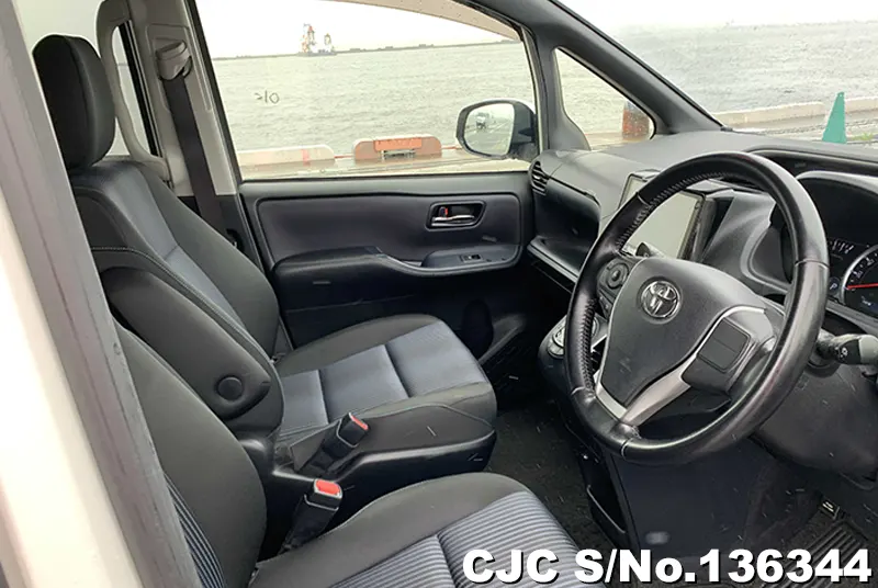 2016 Toyota / Voxy Stock No. 136344