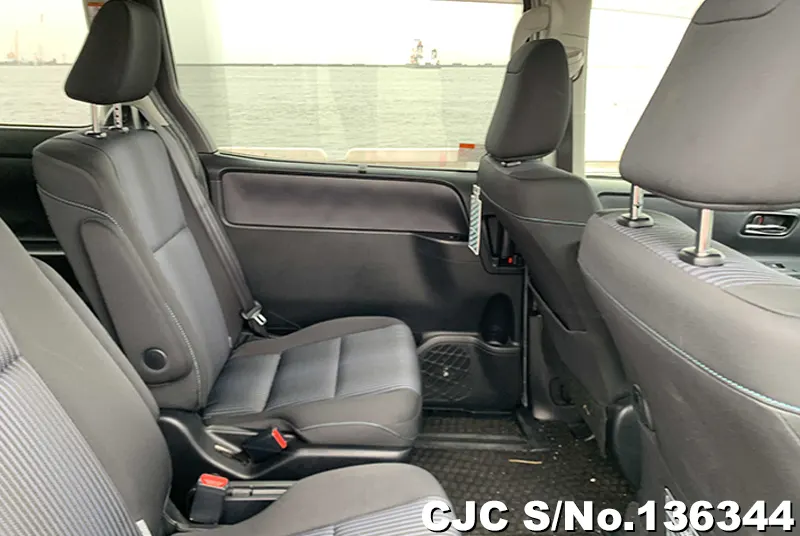 2016 Toyota / Voxy Stock No. 136344