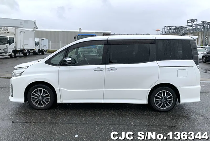2016 Toyota / Voxy Stock No. 136344