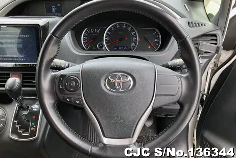 2016 Toyota / Voxy Stock No. 136344