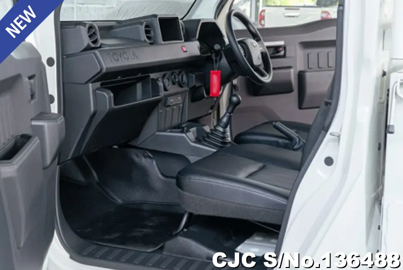 2024 Toyota / Hilux / Champ Stock No. 136488