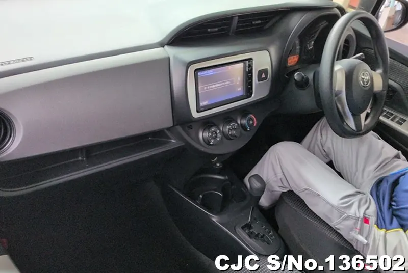 2015 Toyota / Vitz Stock No. 136502