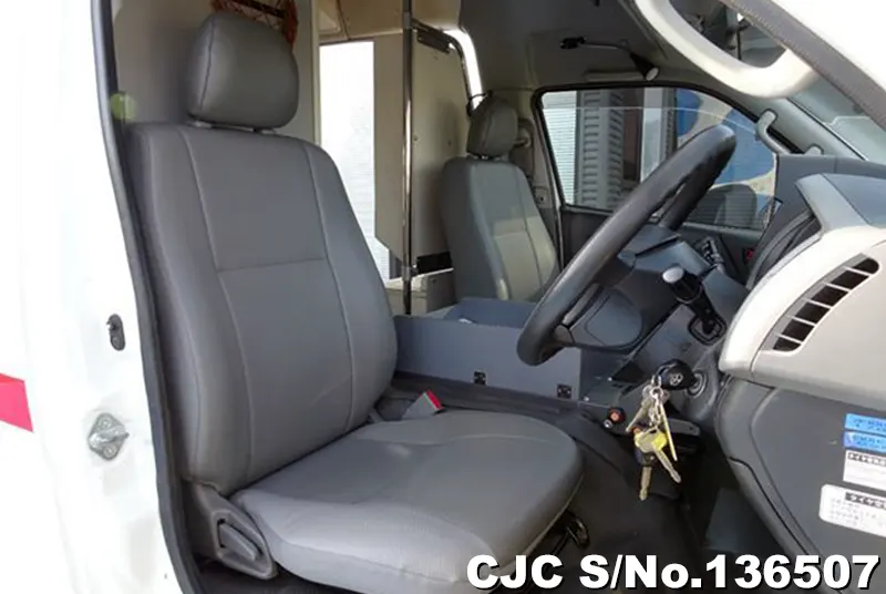 2009 Toyota / Hiace Stock No. 136507