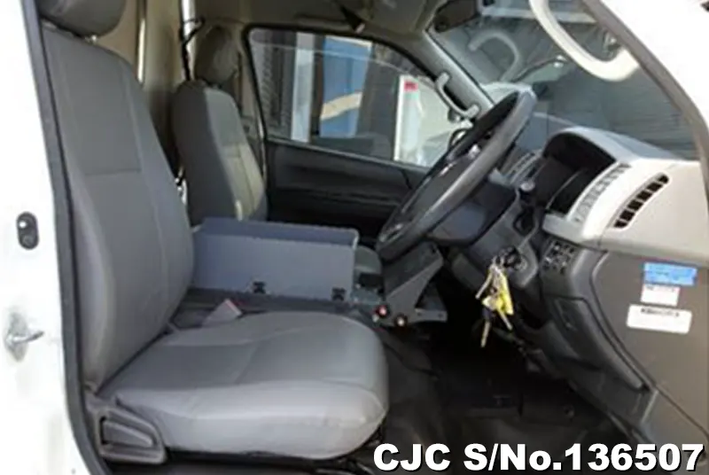 2009 Toyota / Hiace Stock No. 136507