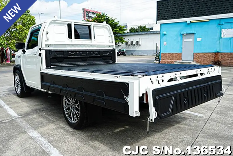 2024 Toyota / Hilux / Champ Stock No. 136534