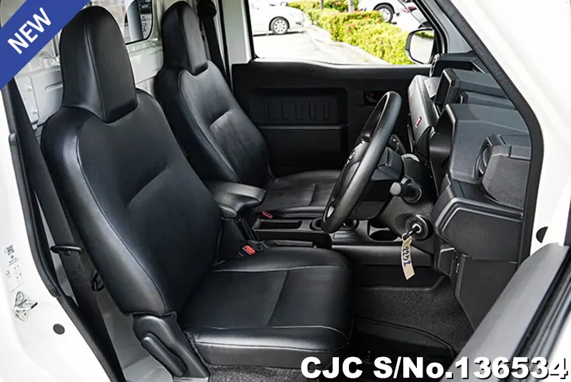 2024 Toyota / Hilux / Champ Stock No. 136534