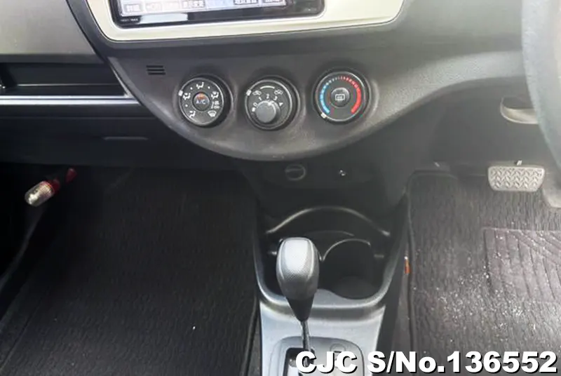 2016 Toyota / Vitz Stock No. 136552