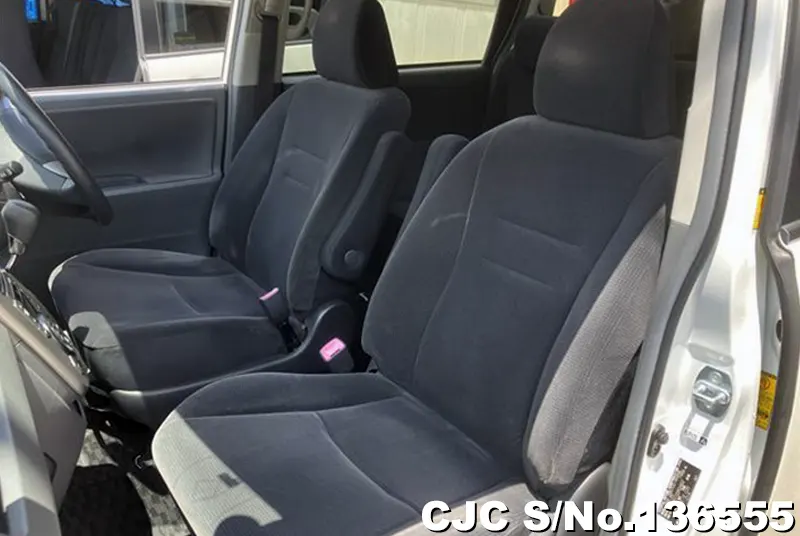 2010 Toyota / Noah Stock No. 136555