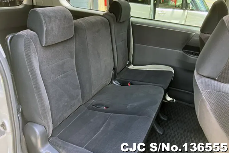 2010 Toyota / Noah Stock No. 136555