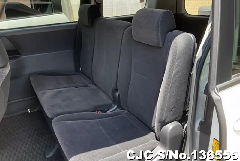 2010 Toyota / Noah Stock No. 136555