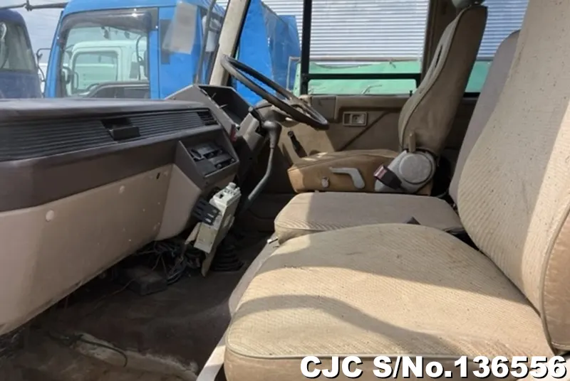 1985 Mitsubishi / Fuso Fighter Stock No. 136556