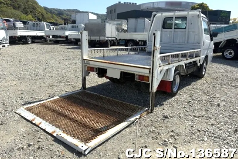 2001 Mazda / Bongo Stock No. 136587