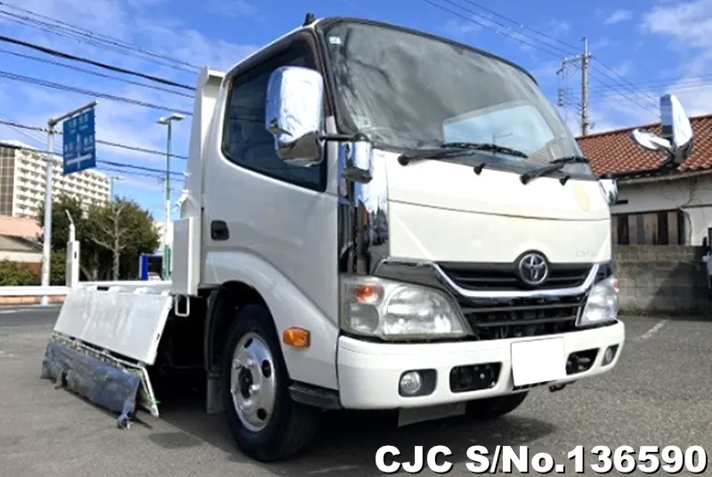 2014 Hino / Dutro Stock No. 136590